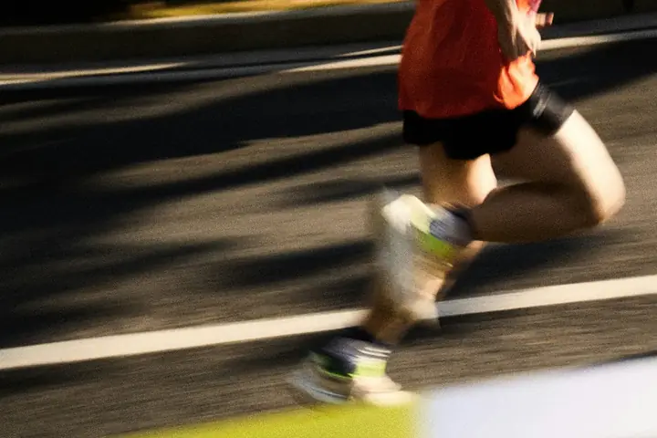 Una persona corriendo